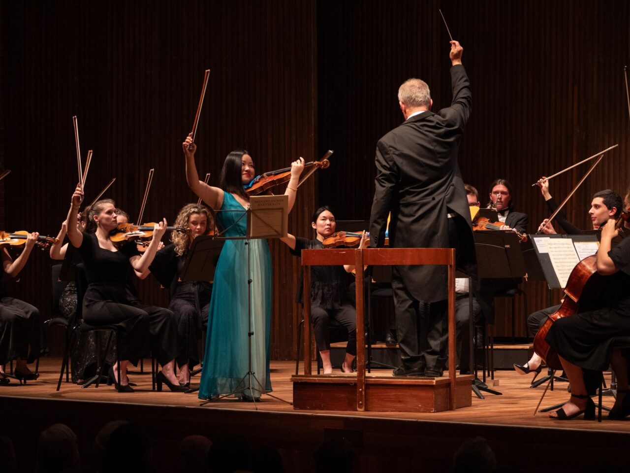 Xinyue Wang (2022/ 23 Fellowship) performing solo alongside Sinfonia Smith Square at Snape Maltings